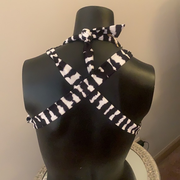 LaBlanca bikini top size 8 black and white. See black bottom in my closet! - Picture 2 of 5